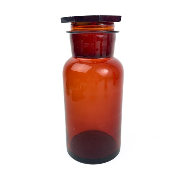 Vintage apotekerflaske i ravfarvet glas med lg