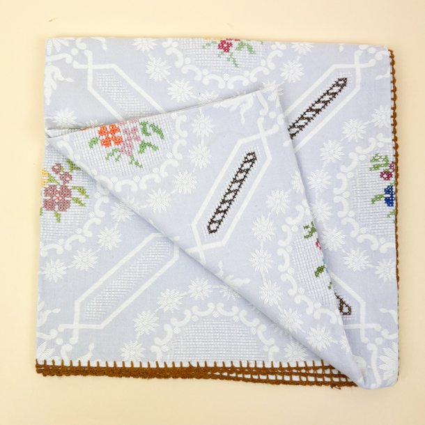 Broderet lysebl� vintage dug