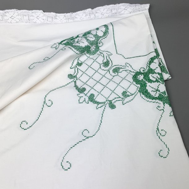 Smuk hvid vintage dug med gr�nt broderi � 130 x 130 cm