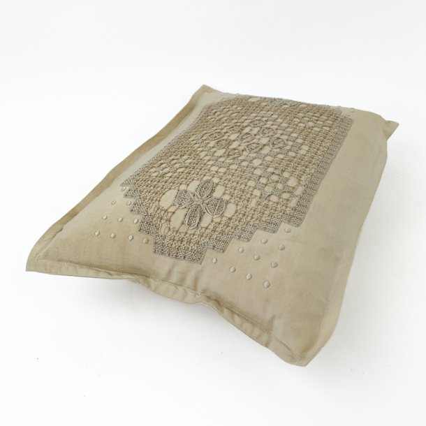 Beige vintage pyntepude 