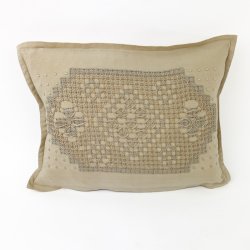 Beige vintage pyntepude 