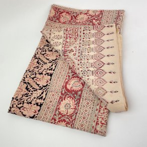 Rote Retro Tagesdecke