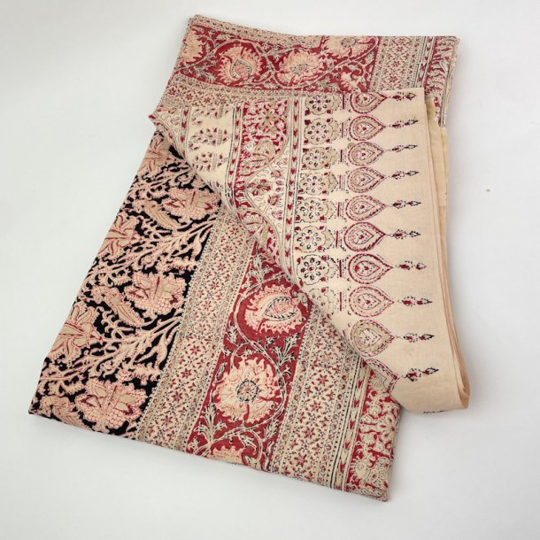 Rote Retro Tagesdecke