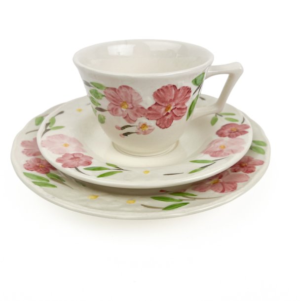 Blomstret vintage kaffekop med tallerkener