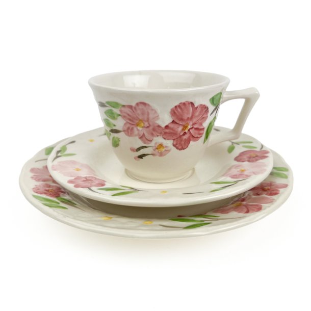 Blomstret vintage kaffekop med tallerkener