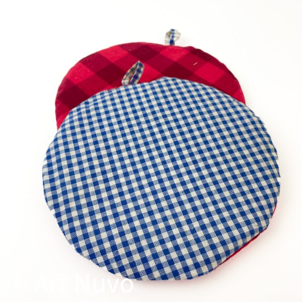 Zwei runde Retro-Topflappen