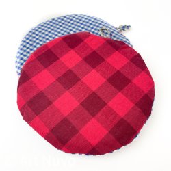 Zwei runde Retro-Topflappen