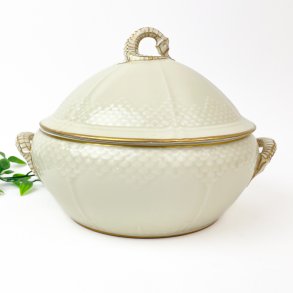 Stor Bing & Gr�ndahl terrin med l�g � �kj�r Creme