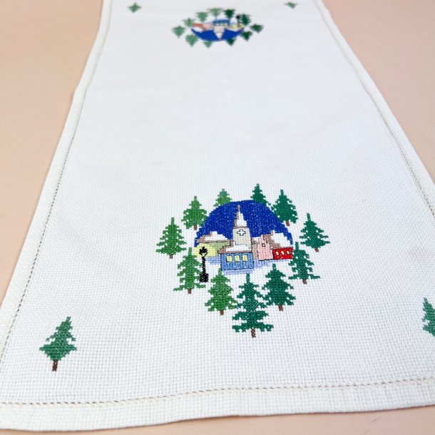 Julebroderet vintage bordl�ber 55 cm