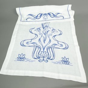 Weies Vintage Geschirrtuch-Vorhng mit blauer Stickerei