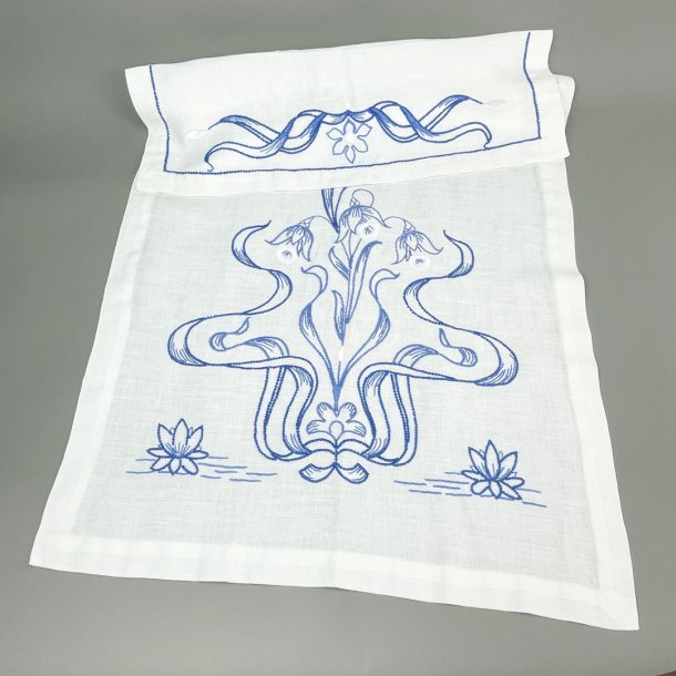 Weies Vintage Geschirrtuch-Vorhng mit blauer Stickerei