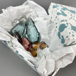 Farvede vintage dr�beprismer