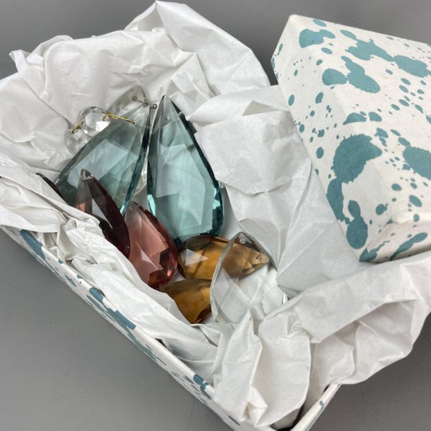 Farvede vintage dr�beprismer