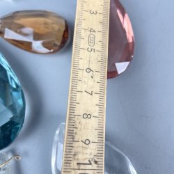 Farvede vintage dr�beprismer