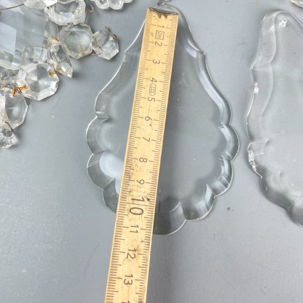 Vintage glasprismer og blomster