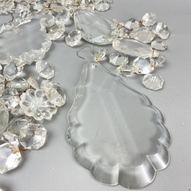 Vintage glasprismer og blomster