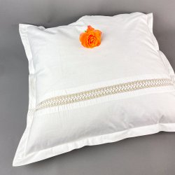 Hvidt vintage pudebetrk med mellemvrk