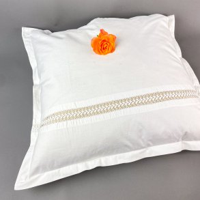 Hvidt vintage pudebetrk med mellemvrk