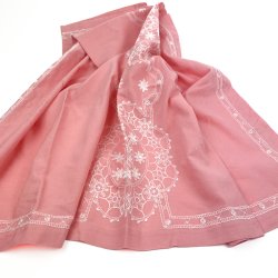 Smuk rosa vintage dug med broderi � 180 cm