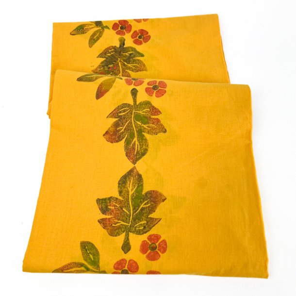 Gul retro dug med blomstertryk � 240 cm