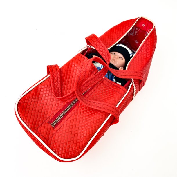 Rote Retro Puppentragetasche mit Reiverschluss