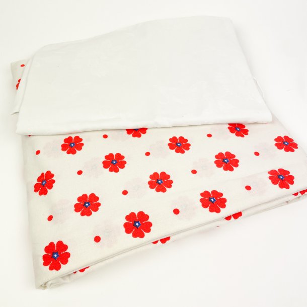Hvidt retro senget�j med r�de blomster