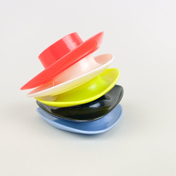 Fem retro �ggeb�gre farverige