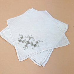Fire broderede vintage servietter