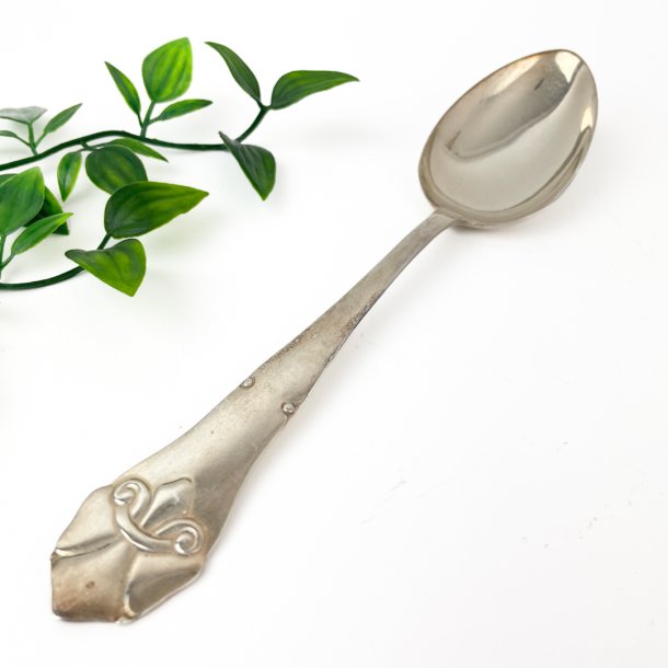 Esslffel mit Lilienmotiv