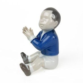 Siddende dreng Bing & Gr�ndahl 2374