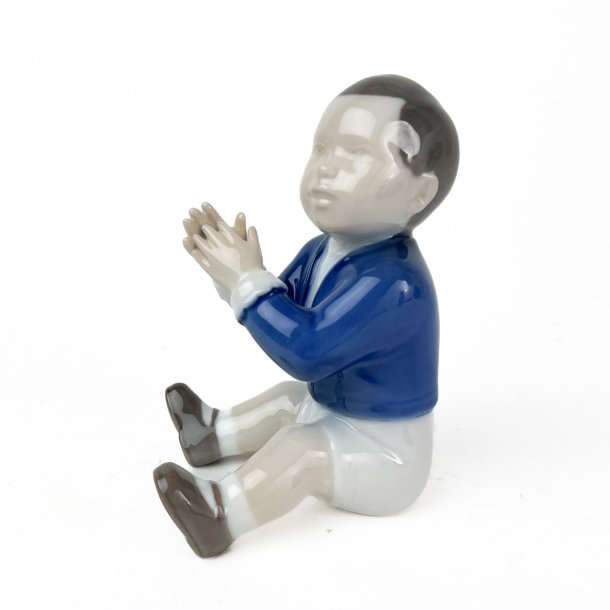 Siddende dreng Bing &amp; Gr�ndahl 2374