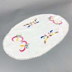 Hvid vintage lysedug med broderi