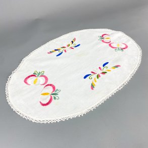 Weie Vintage-Decke mit Stickerei