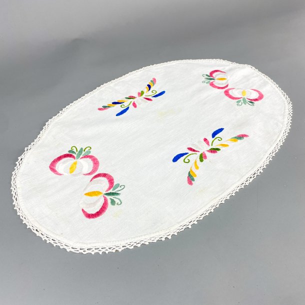 Hvid vintage lysedug med broderi