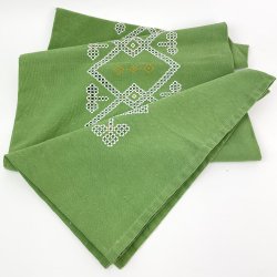 Grne Tischdecke mit weier Hardanger-Stickerei  180 cm