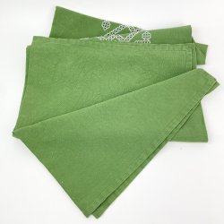 Grne Tischdecke mit weier Hardanger-Stickerei  180 cm