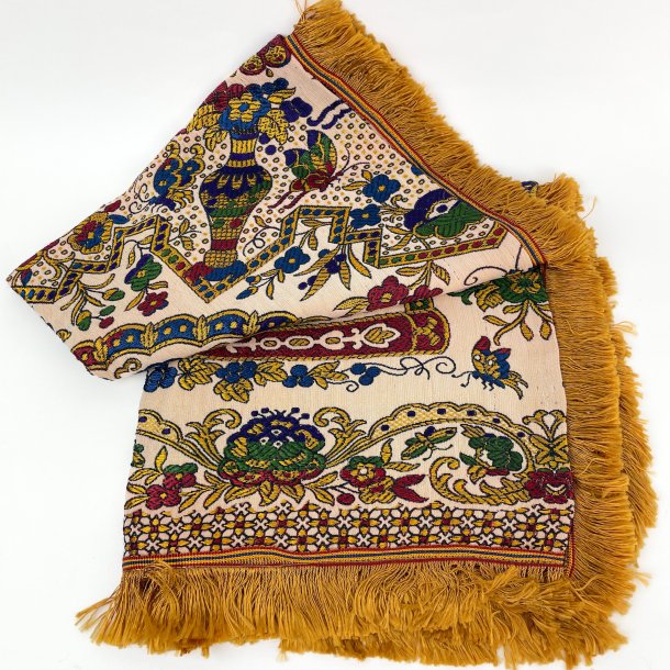 Vintage vvet dug med frynser  140 cm