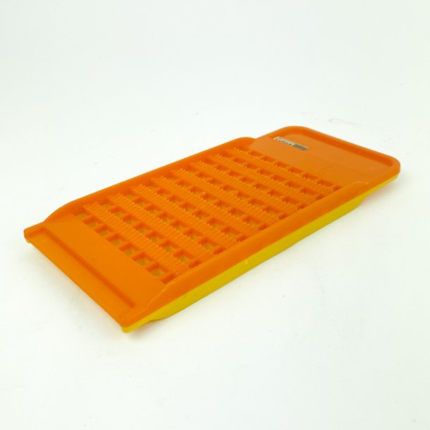 Oranges Retro Reibeisen