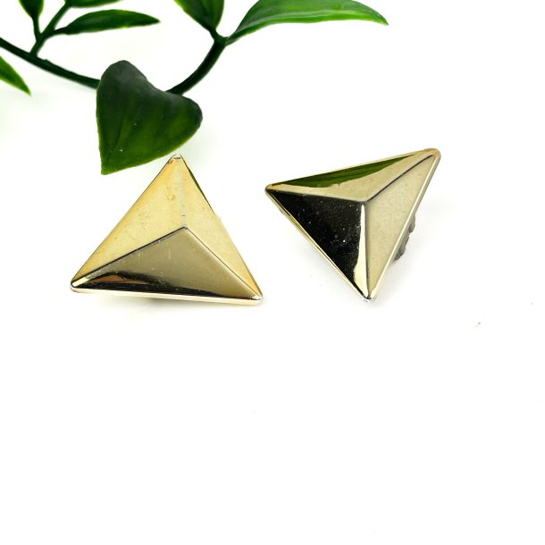 To gyldne vintage �reringe