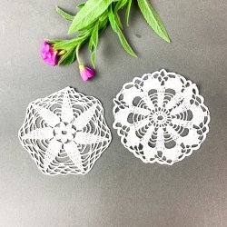 To hvide runde vintage flakoner