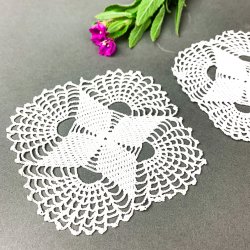 To hvide vintage flakoner