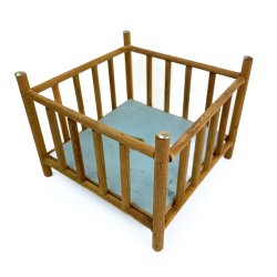 Vintage tr� kravleg�rd til �nskedukke