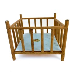 Vintage tr� kravleg�rd til �nskedukke