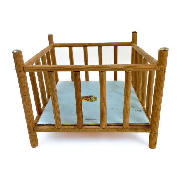 Vintage tr� kravleg�rd til �nskedukke