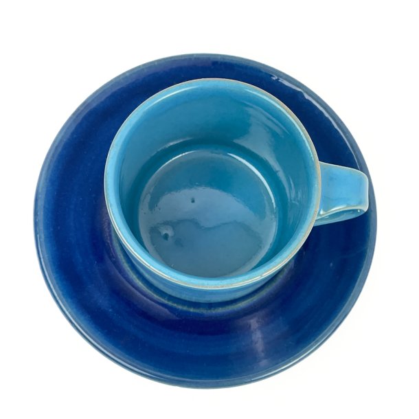 Trkis-blaue Vintage-Kaffeetasse mit Untertasse