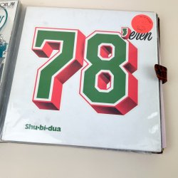 Seksten LP�er i plademappe