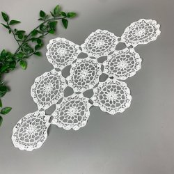 Gehkeltes weies vintage Lichtdeckchen