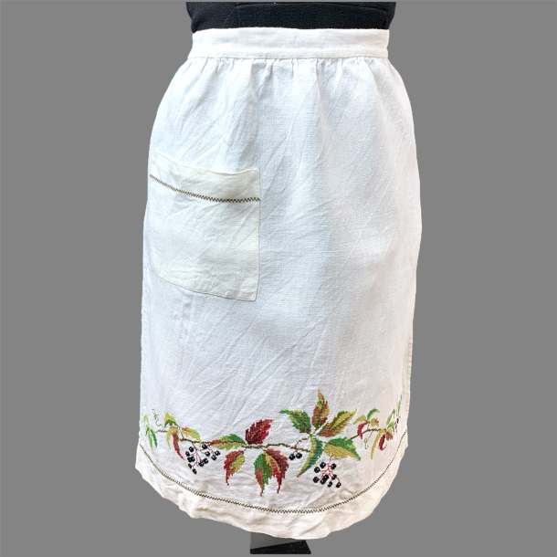 Bestickte Vintage-Schrze aus Leinen.