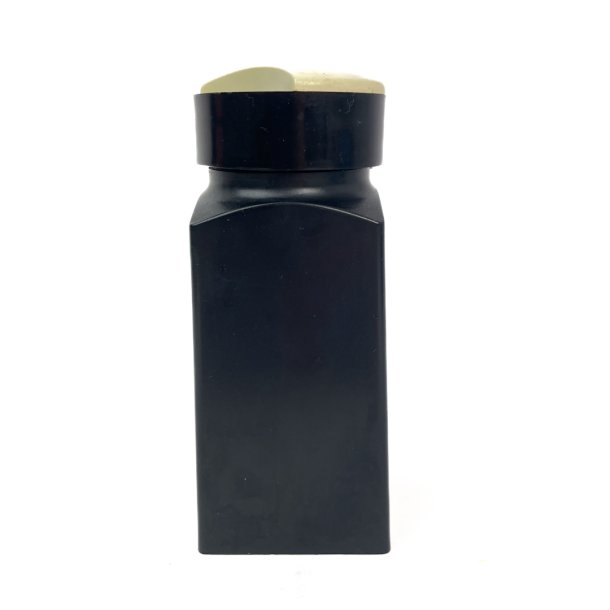 Schwarze Vintage-Salzmhle