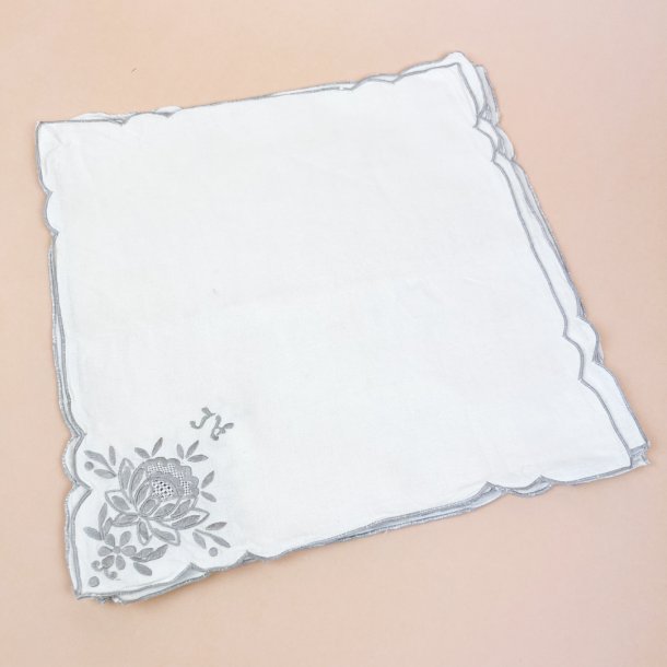 Seks vintage mundservietter med broderi
